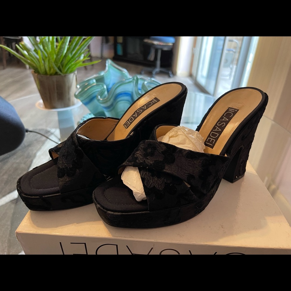 Casadei velvet flowers platform sandals💙 - Picture 6 of 9